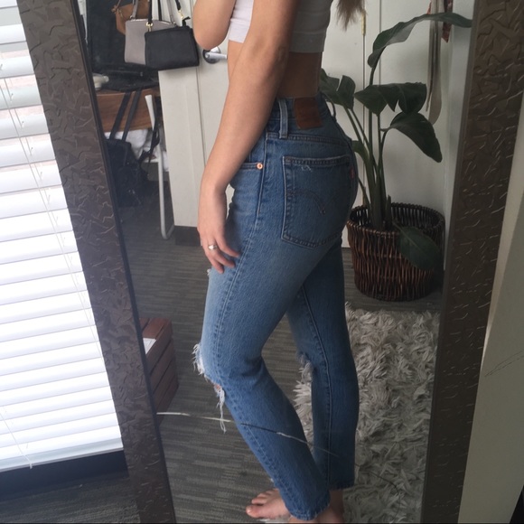 SOLD Levi’s 501 light wash ripped jeans - Picture 3 of 7